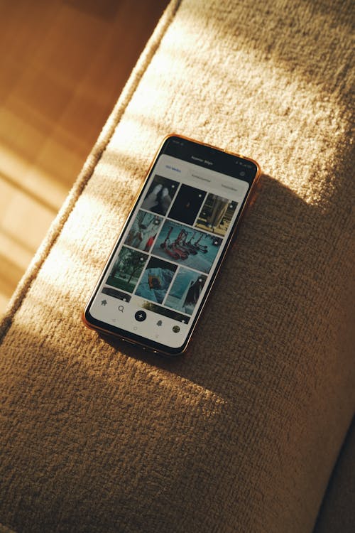 Elite Singles Android app showing curated matches for professional singles